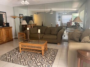 542 Normandy Ln in Delray Beach, FL - Building Photo - Building Photo