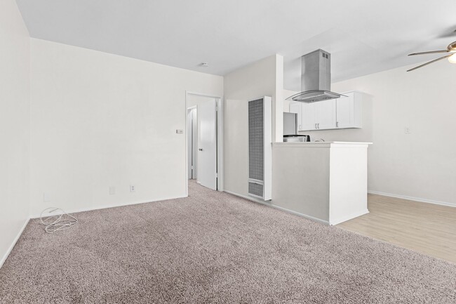 12602 Kensington Ln, Unit 07 in Garden Grove, CA - Building Photo - Building Photo