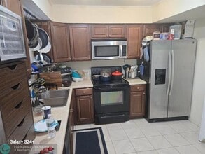 311 NE 42nd St in Oakland Park, FL - Building Photo - Building Photo