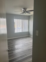 8757 Owensmouth Ave in Los Angeles, CA - Building Photo