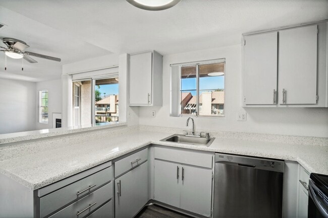 Desert Oasis Apartments in Palm Desert, CA - Foto de edificio - Building Photo