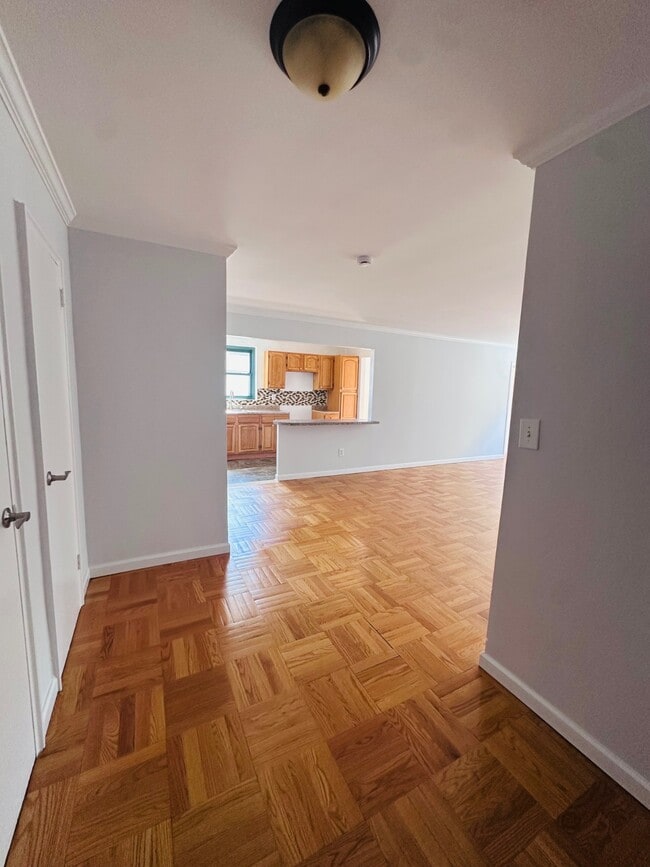 210 Atlantic Ave in Lynbrook, NY - Building Photo - Building Photo