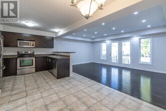 35 Amsterdam Crescent in Guelph, ON - Building Photo - Building Photo