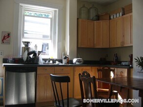 108 Central St, Unit 3R in Somerville, MA - Foto de edificio - Building Photo