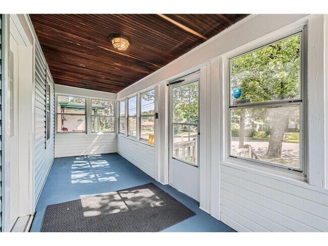 1083 Western Ave N in St. Paul, MN - Building Photo - Building Photo