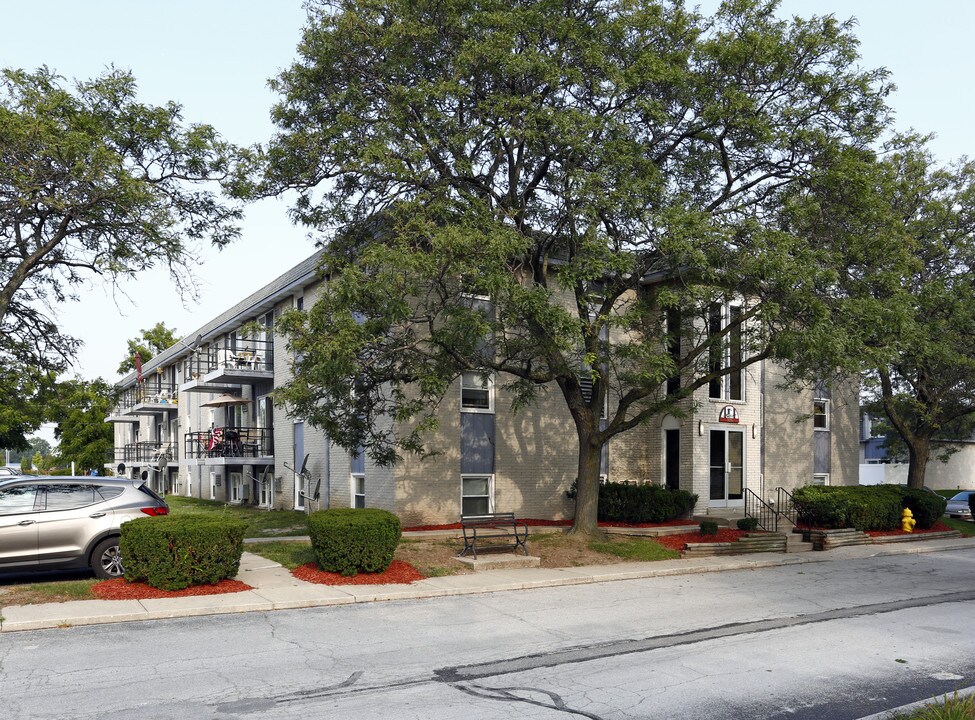 Kingston Court Apartments in Oregon, OH - Building Photo