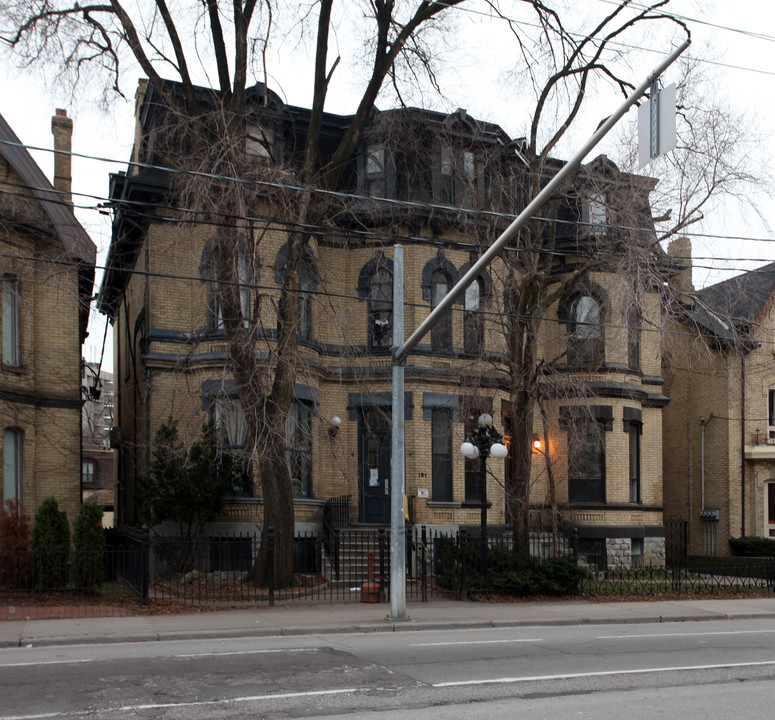 189-191 Gerrard St E in Toronto, ON - Building Photo