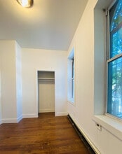 304 Bradford St, Unit 1 in Brooklyn, NY - Foto de edificio - Building Photo