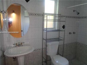 11511 NW 33rd St in Sunrise, FL - Foto de edificio - Building Photo