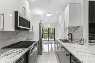 11311 Pond View Dr in Wellington, FL - Building Photo