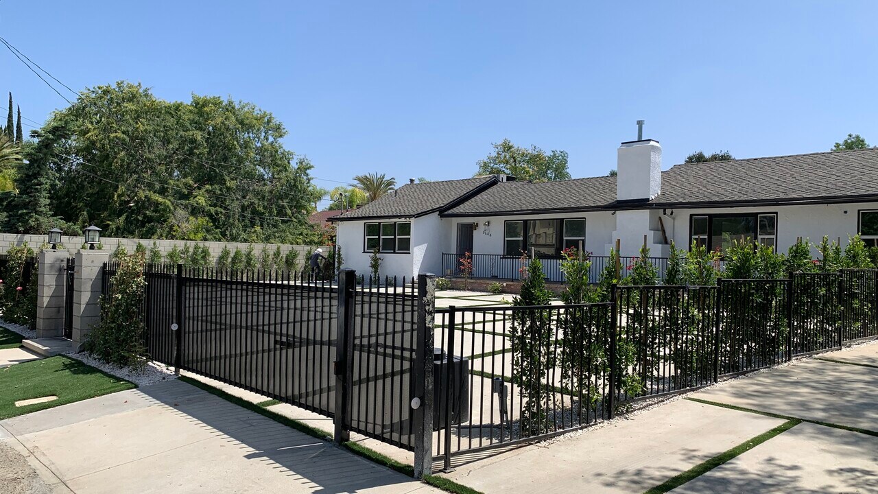 5148 Otis Ave, Unit 5148A Otis Ave in Tarzana, CA - Building Photo