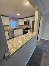 8170 Honeysuckle Dr in Liverpool, NY - Building Photo - Building Photo