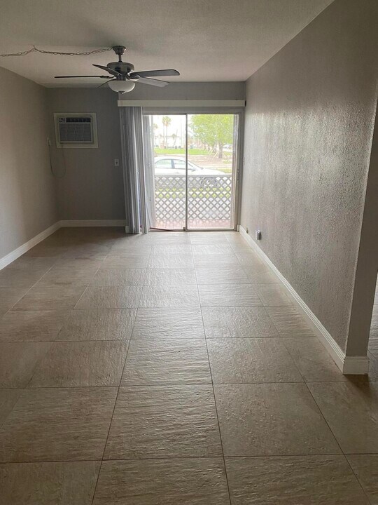 510 Lake Shore Dr-Unit -1 in West Palm Beach, FL - Foto de edificio