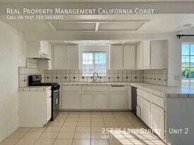 257 W 14th St in Los Angeles, CA - Building Photo