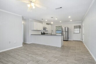 7356 Meadowview Ave in Baton Rouge, LA - Foto de edificio - Building Photo