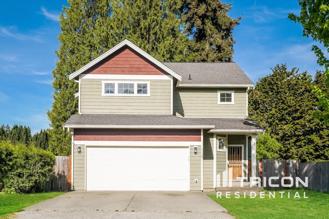 11120 116th St E in Puyallup, WA - Building Photo