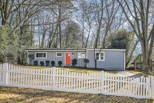 2138 Drew Valley Rd NE in Brookhaven, GA - Building Photo