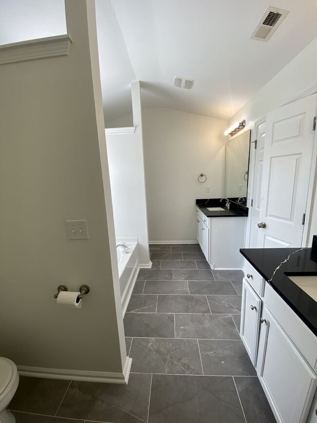6432 Hermsley Rd in Charlotte, NC - Building Photo - Building Photo