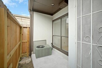 6633 W Airport Blvd in Houston, TX - Building Photo - Building Photo