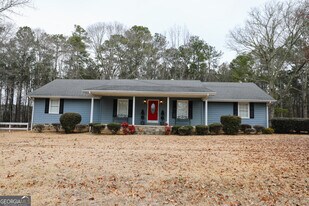 1084 Macedonia Rd in Newnan, GA - Building Photo