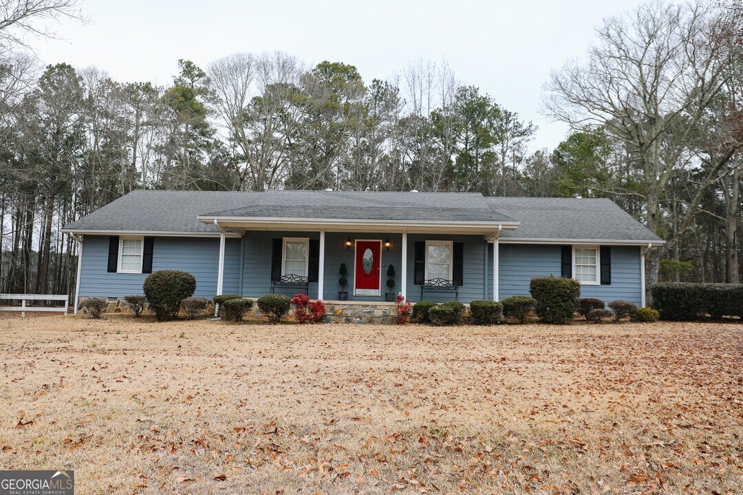 1084 Macedonia Rd in Newnan, GA - Building Photo