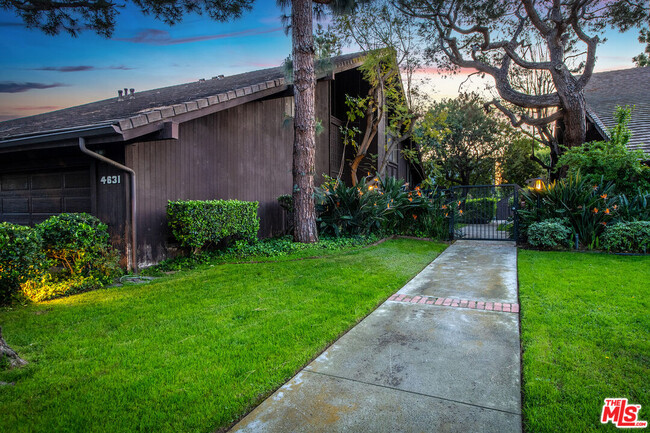 4635 Clybourn Ave in Los Angeles, CA - Building Photo - Building Photo