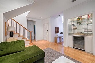 5136 Westgrove Dr in Dallas, TX - Foto de edificio - Building Photo