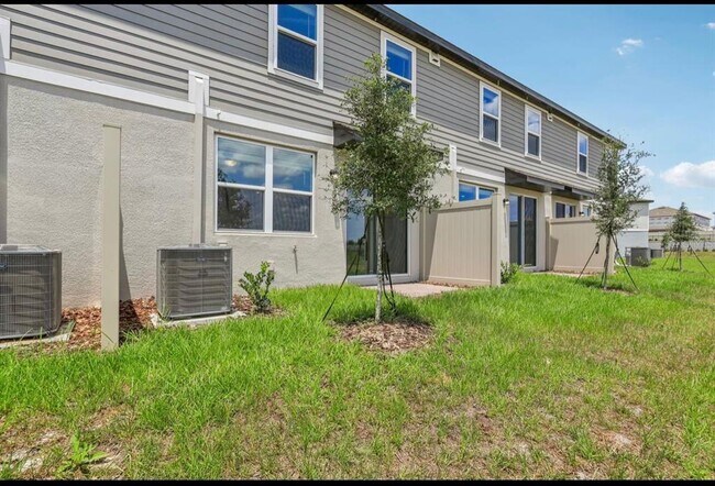 16390 Bird of Paradise Ave in Clermont, FL - Building Photo - Building Photo