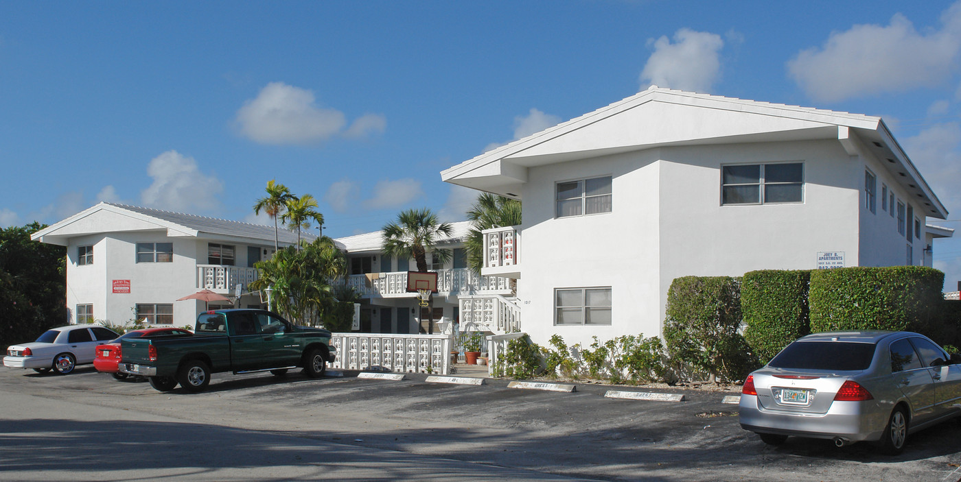 Joey B. Apartments in Pompano Beach, FL - Building Photo