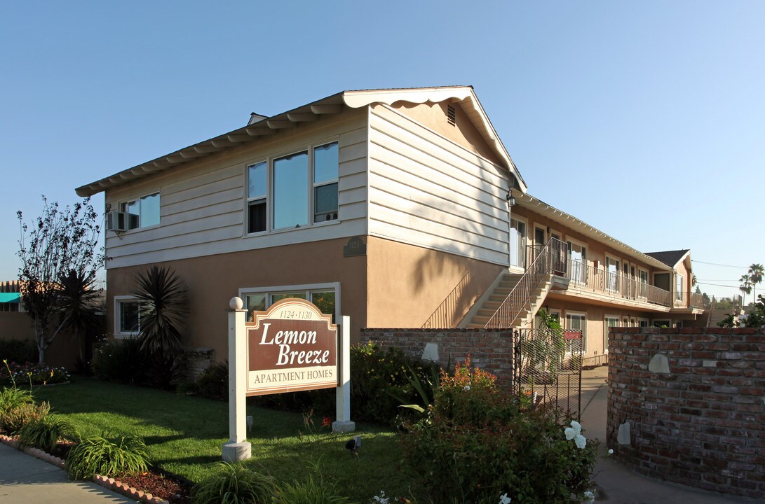 Lemon Breeze Apartments in Anaheim, CA - Building Photo
