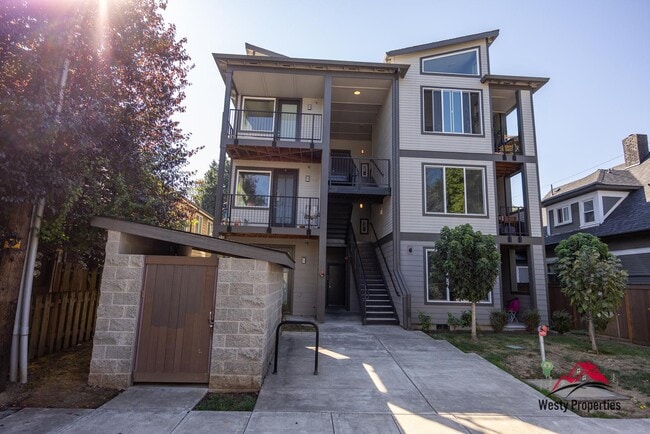 10M - 110 N Blandena in Portland, OR - Foto de edificio - Building Photo