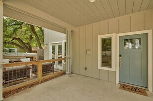 2004 Winsted Ln in Austin, TX - Building Photo