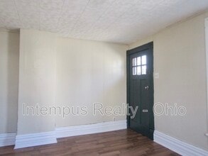 236 E Winter St in Delaware, OH - Building Photo - Building Photo