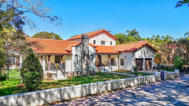 519 Alhambra Cir in Coral Gables, FL - Building Photo - Building Photo