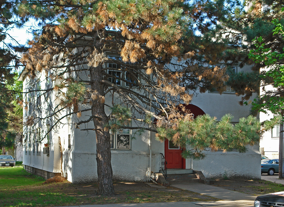 1562 Edmund Ave in St. Paul, MN - Building Photo