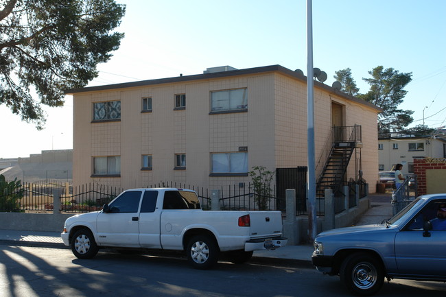 2936 Poplar Ave in Las Vegas, NV - Foto de edificio - Building Photo