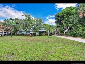 1905 NE River Ct in Jensen Beach, FL - Building Photo - Building Photo