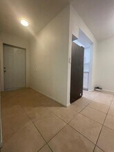 1050 E Sample Rd in Pompano Beach, FL - Building Photo - Building Photo