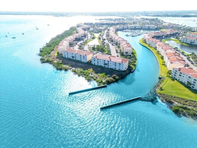 property at 26 Harbour Isle Dr W