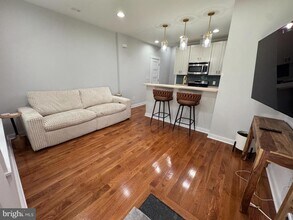 901 S Schell St in Philadelphia, PA - Building Photo - Building Photo