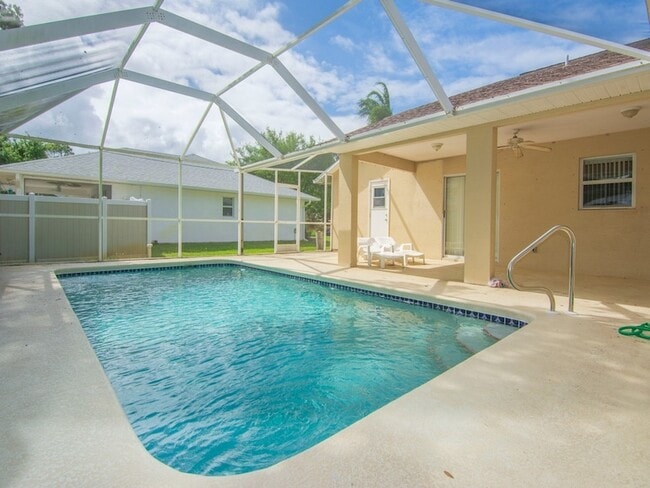 962 Montrose Ave in Sebastian, FL - Building Photo - Building Photo