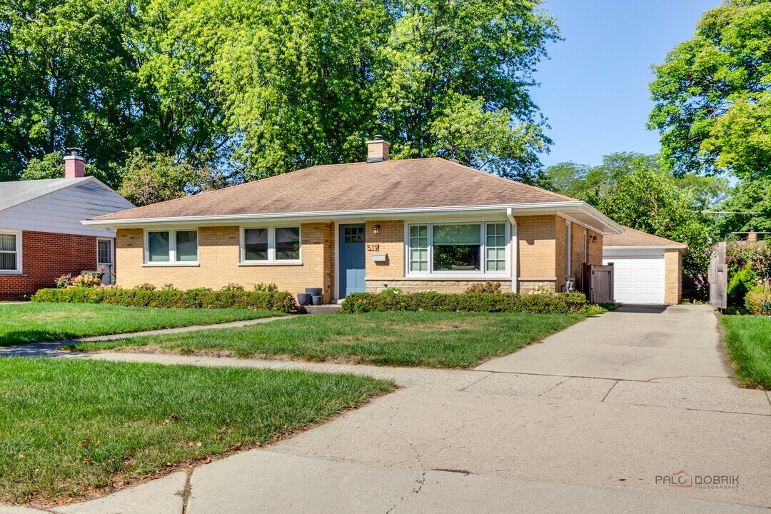 519 Dawes St in Libertyville, IL - Building Photo