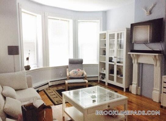20 Perry St in Brookline, MA - Building Photo