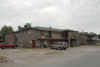 Casa Villa Apartments in Houston, TX - Building Photo - Building Photo