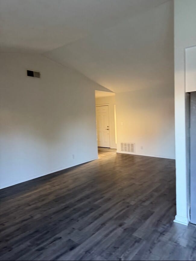 6113 Francine Dr in Sacramento, CA - Building Photo - Building Photo