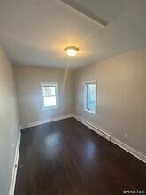 7 Prest St-Unit -3 in New London, CT - Building Photo - Building Photo