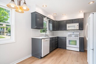 130 Plymouth Ave NE in Grand Rapids, MI - Foto de edificio - Building Photo