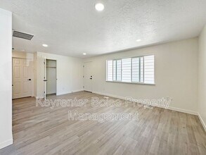 1243 S Security Ln in Boise, ID - Building Photo - Building Photo