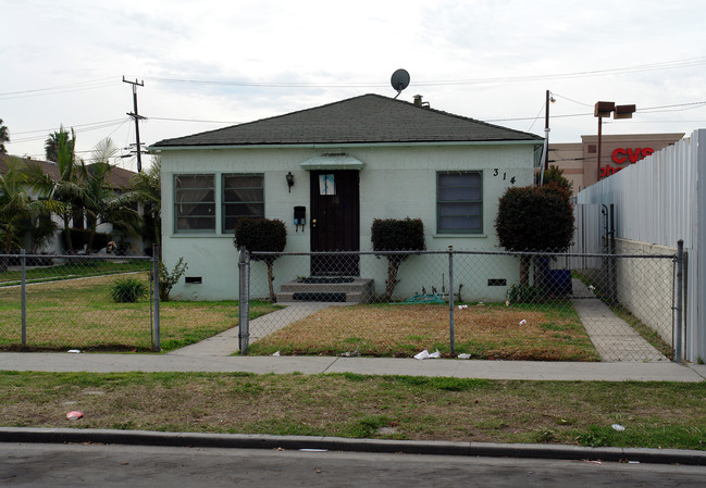 314 E 99th St in Inglewood, CA - Building Photo - Building Photo