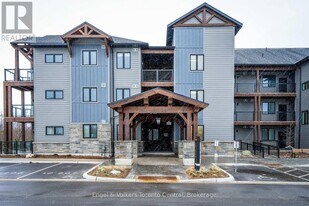 12 Beausoleil Ln in Blue Mountains, ON - Building Photo